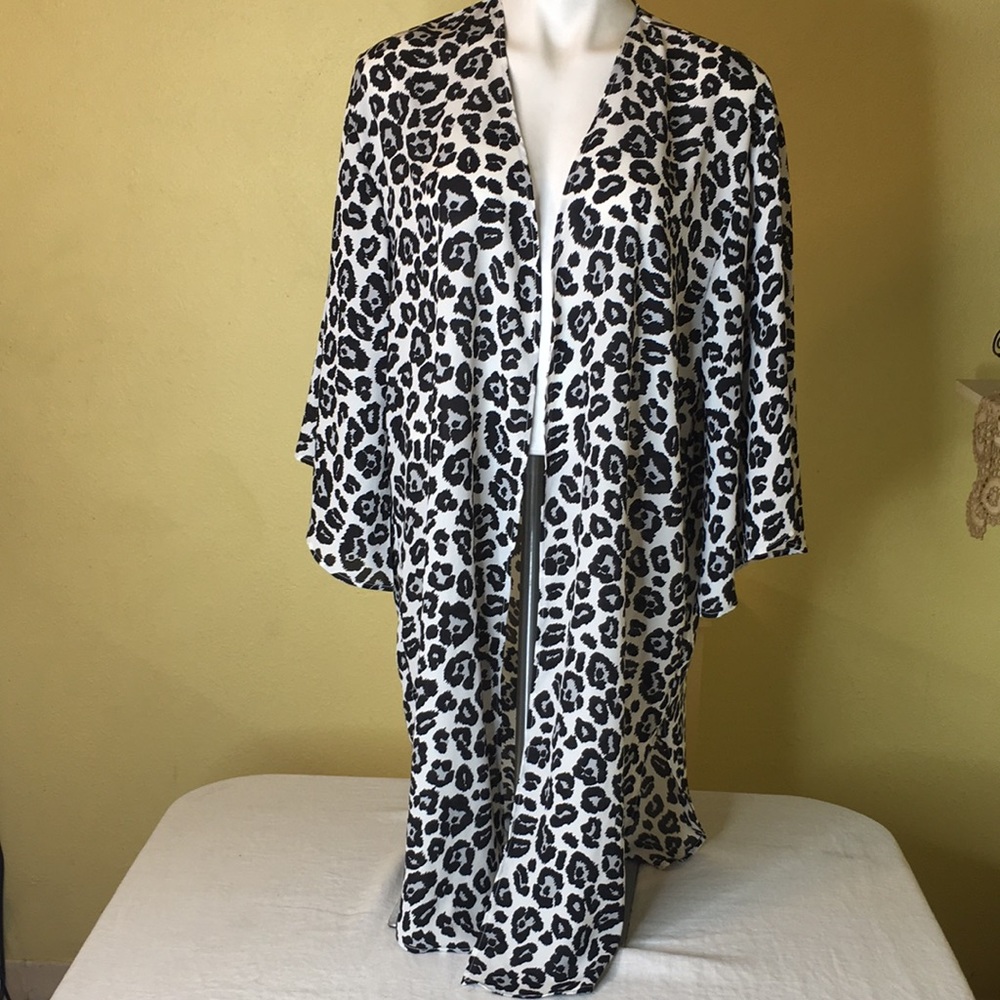 Simply Southern Black & White Snow Leopard Wrap